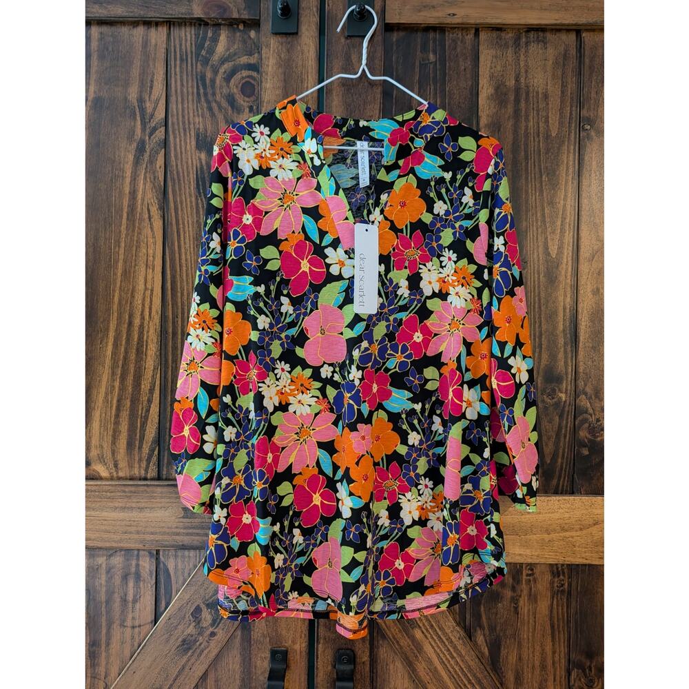 NWT Dear Scarlett Lizzy womens sz M floral Wrinkle Free Easy Care Blouse